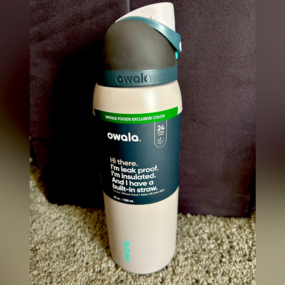 NWT Neon Moon Owala Freesip 40oz